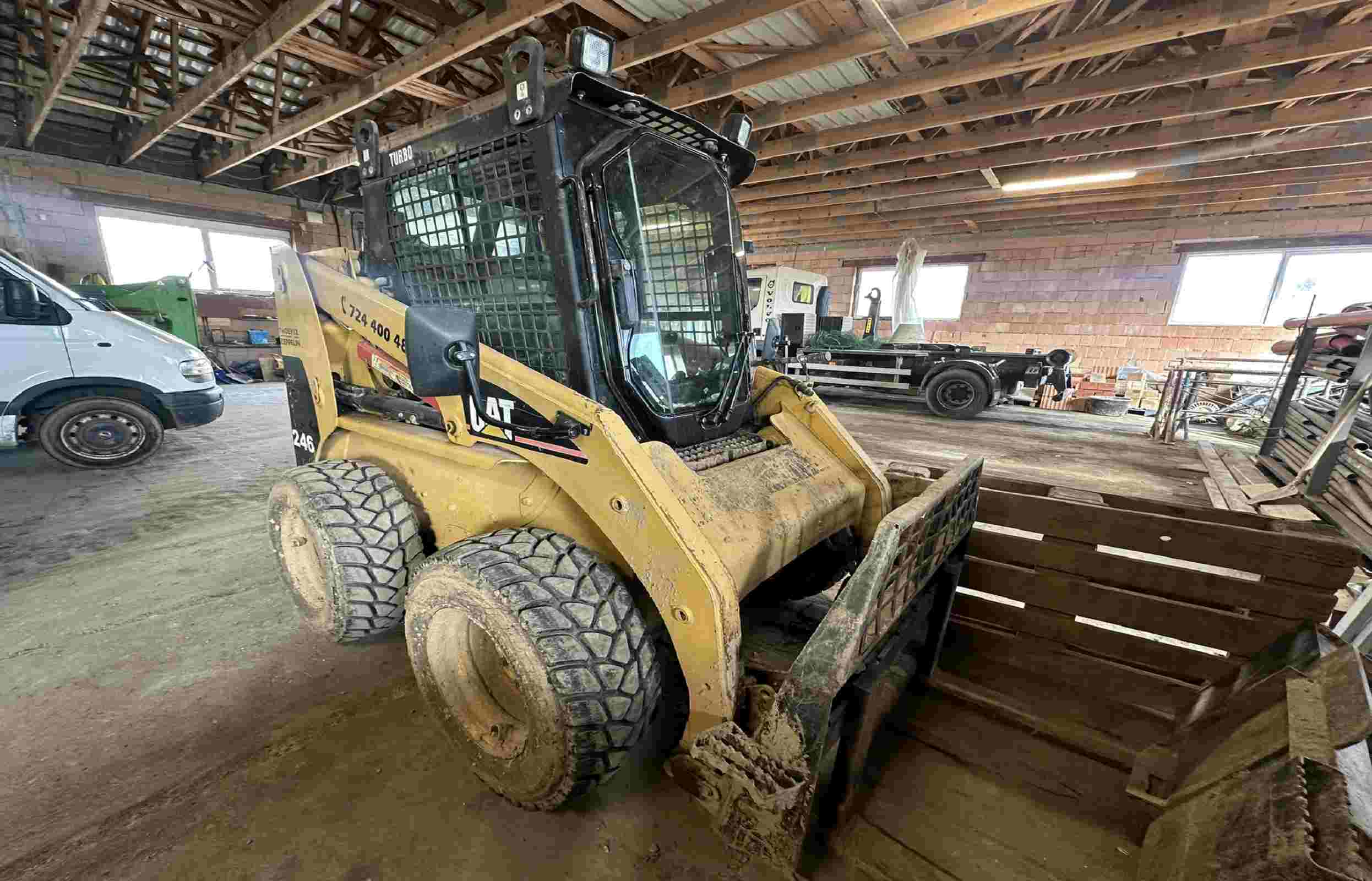 caterpillar_246-3